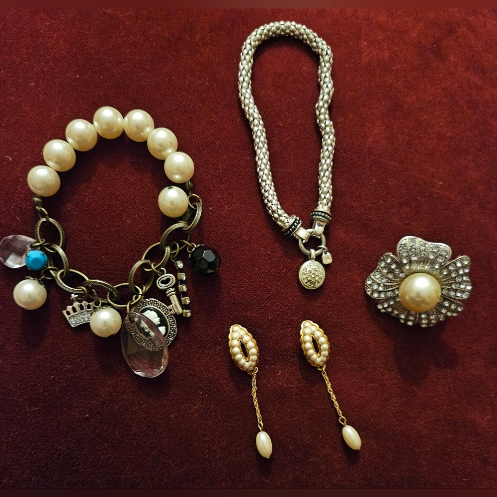 Elegant Pearl and Silver Jewelry Set